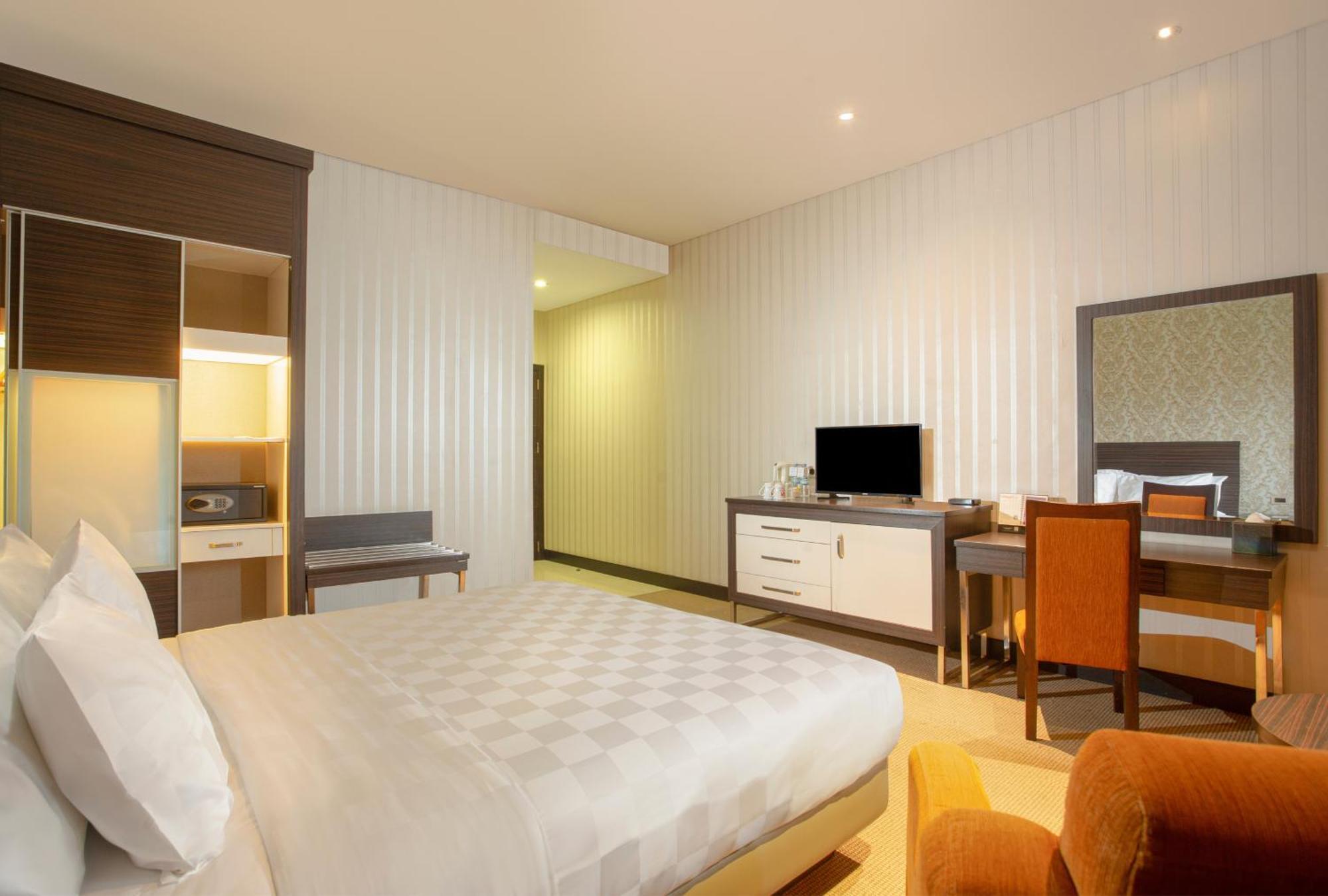 Swiss-Belhotel Kendari Eksteriør billede