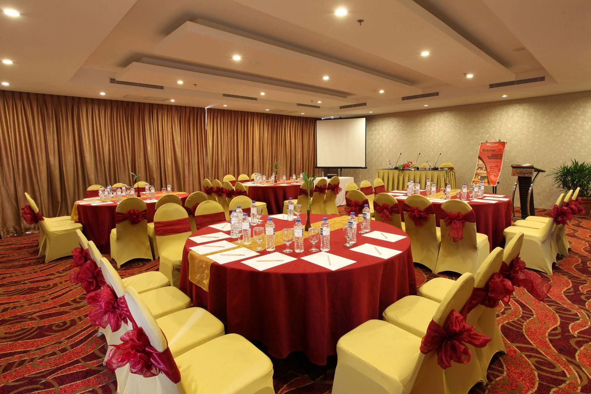 Swiss-Belhotel Kendari Eksteriør billede